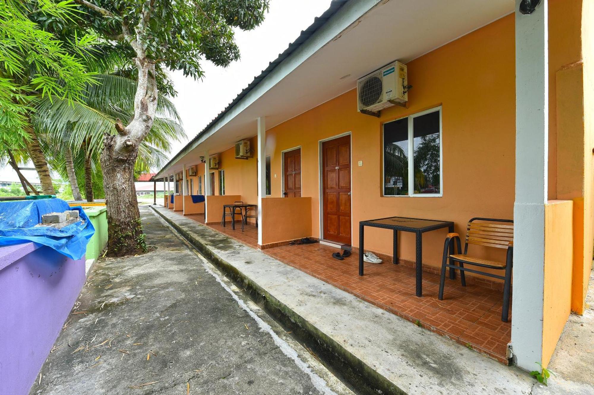 Oyo 90561 Awan Biru Motel Pantai Cenang  Exterior foto